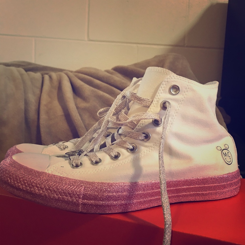 Miley Cyrus converse